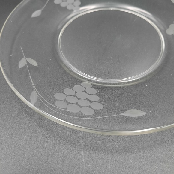 Vintage Etched Glass Saucer with‎ Grape Cluster Pattern – Clear Midcentury 5.75" - Picture 3 of 3